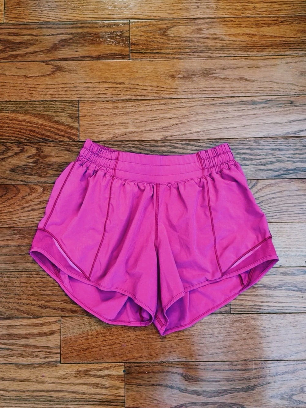 Lululemon Hotty Hot Low-Rise Lined Short 2.5